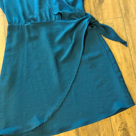 Gilli Faux Wrap Short Sleeve Dress - Fit & Flare - Size Medium - Teal Color - - Picture 2 of 12